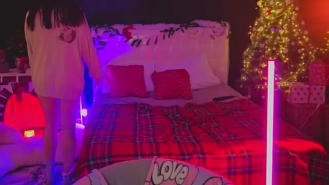 Snapshot of YasmineWest chatting on January 8, 2026, 8:27 am YasmineWest online show from January 8, 2026, 8:27 am