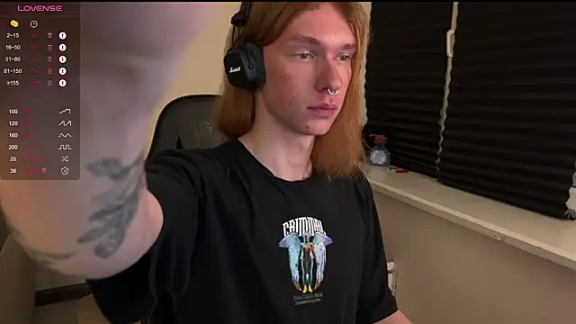 Snapshot of carthylovvve chatting on February 15, 2026, 4:03 pm carthylovvve online show from February 15, 2026, 4:03 pm