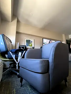 fatfabulous1981 online show from October 19, 2025, 6:19 pm