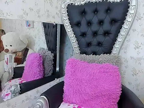 milf bigass  online show from December 15, 2025, 1:04 pm