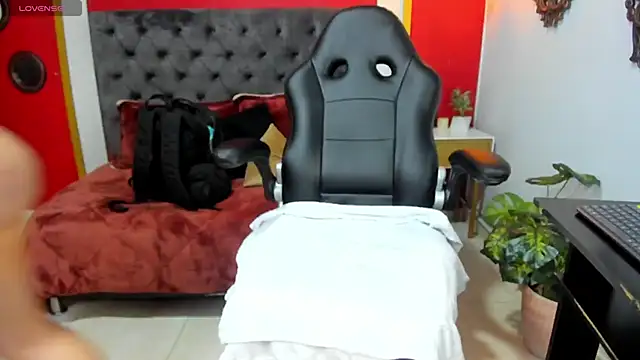 Snapshot of Tisha__lau chatting on February 25, 2025, 1:39 pm Tisha lau online show from February 25, 2025, 1:39 pm