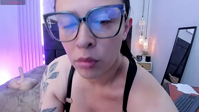 Snapshot of Tisha__lau chatting on April 30, 2026, 1:50 pm Tisha lau online show from April 30, 2026, 1:50 pm