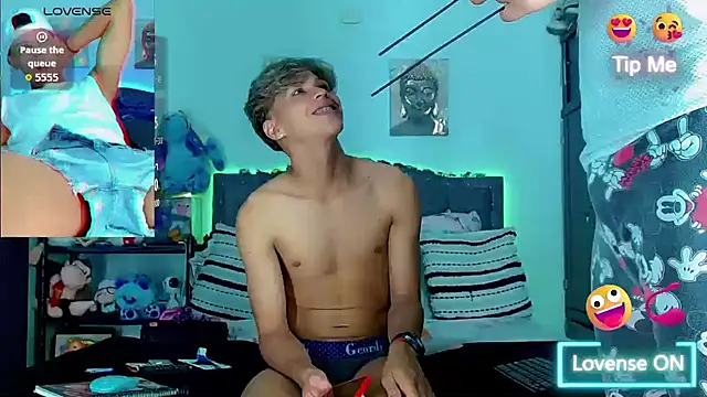 Liamscott  online show from November 6, 2025, 10:10 pm