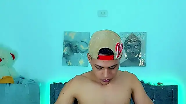 Liamscott  online show from March 8, 2026, 9:51 pm