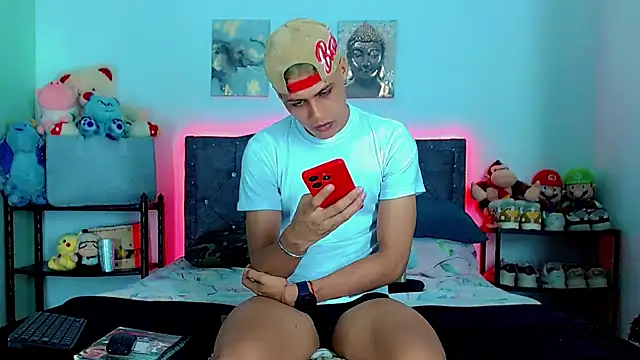 Liamscott  online show from March 17, 2026, 12:48 am