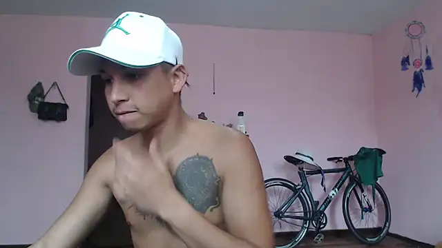 Snapshot of CoreAlejito chatting on March 1, 2025, 8:10 pm CoreAlejito online show from March 1, 2025, 8:10 pm