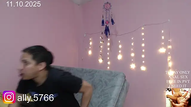 Snapshot of CoreAlejito chatting on October 12, 2025, 1:48 am CoreAlejito online show from October 12, 2025, 1:48 am