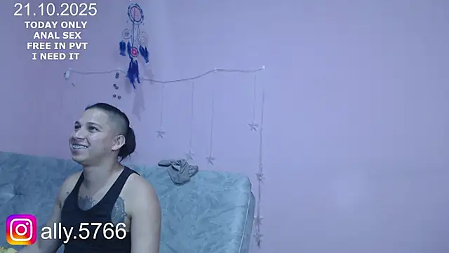 Snapshot of CoreAlejito chatting on October 22, 2025, 12:00 am CoreAlejito online show from October 22, 2025, 12:00 am