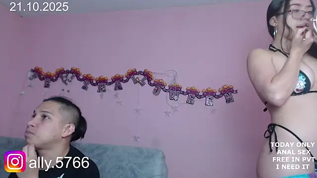 Snapshot of CoreAlejito chatting on October 23, 2025, 10:08 pm CoreAlejito online show from October 23, 2025, 10:08 pm