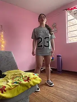 Snapshot of CoreAlejito chatting on December 2, 2025, 7:42 pm CoreAlejito online show from December 2, 2025, 7:42 pm