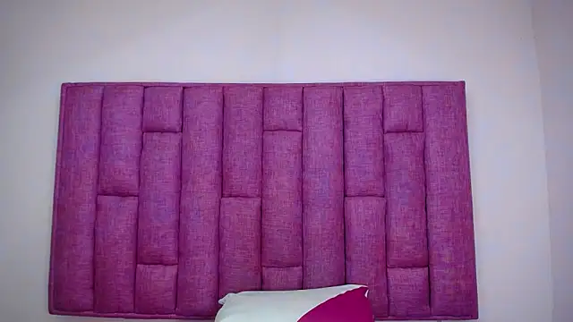 Snapshot of CrushOnMe_ chatting on October 31, 2025, 7:37 pm CrushOnMe online show from October 31, 2025, 7:37 pm