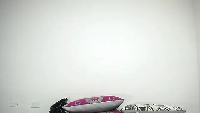 CrushOnMe  online show from May 15, 2026, 1:56 am