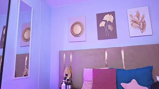 sarah cruzz  online show from November 25, 2025, 1:38 am