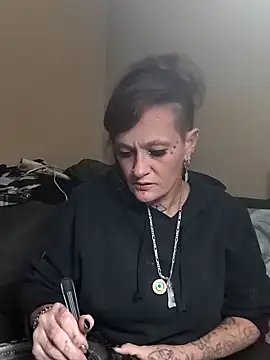 renegade vyxxen online show from December 3, 2025, 9:07 am