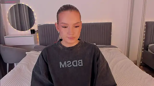 Snapshot of CassieRayss chatting on January 9, 2026, 9:56 am CassieRayss online show from January 9, 2026, 9:56 am