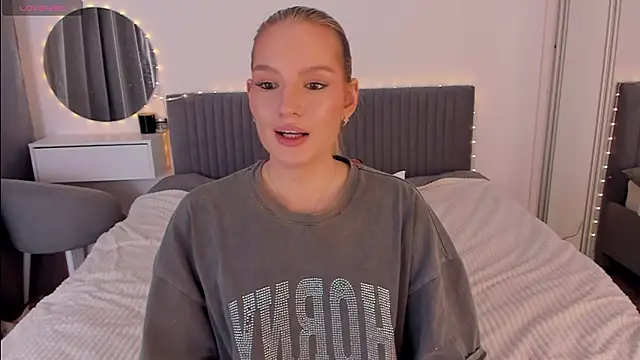 Snapshot of CassieRayss chatting on January 15, 2026, 4:22 pm CassieRayss online show from January 15, 2026, 4:22 pm