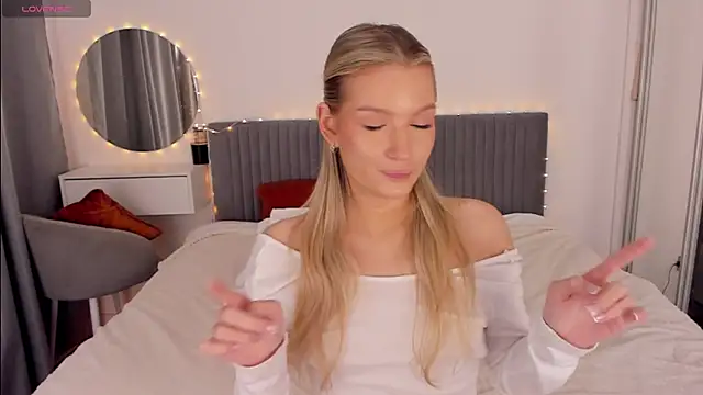 Snapshot of CassieRayss chatting on February 12, 2026, 10:43 am CassieRayss online show from February 12, 2026, 10:43 am