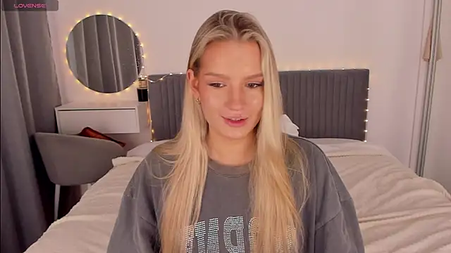 Snapshot of CassieRayss chatting on February 16, 2026, 12:56 pm CassieRayss online show from February 16, 2026, 12:56 pm