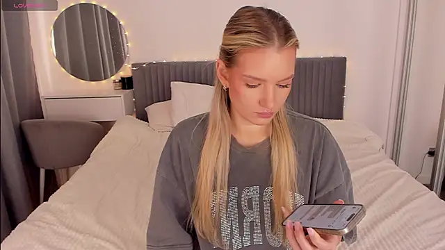 CassieRayss online show from March 17, 2026, 8:06 am