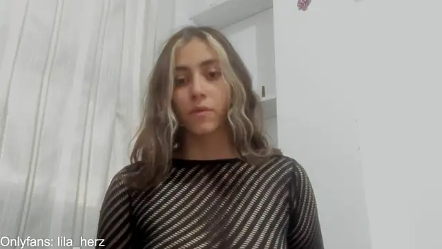 Snapshot of Liherz chatting on December 9, 2024, 10:52 pm Liherz online show from December 9, 2024, 10:52 pm