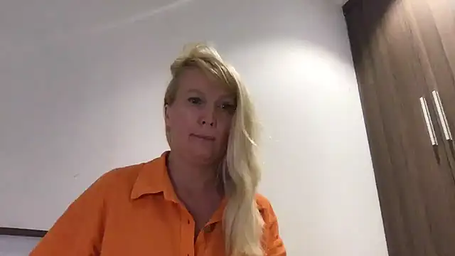 EmmaInLove23 online show from February 22, 2025, 10:07 am