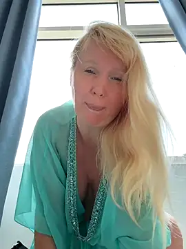 EmmaInLove23 online show from October 21, 2025, 2:01 am