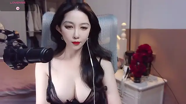 Snapshot of vyizh- chatting on January 13, 2025, 6:06 am vyizh- online show from January 13, 2025, 6:06 am