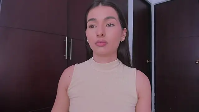 Coralinee 01 online show from January 12, 2025, 8:36 pm