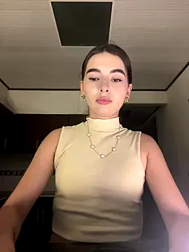 Snapshot of Coralinee_01 chatting on December 18, 2025, 12:27 am Coralinee 01 online show from December 18, 2025, 12:27 am