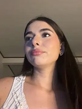 Snapshot of Coralinee_01 chatting on March 7, 2026, 12:40 am Coralinee 01 online show from March 7, 2026, 12:40 am