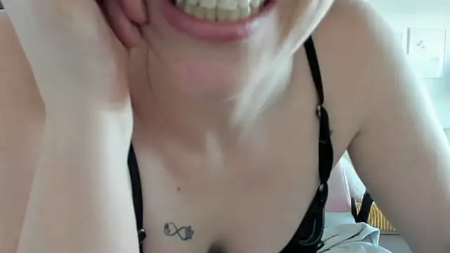 Snapshot of emmita69_ chatting on January 19, 2025, 9:55 am emmita69  online show from January 19, 2025, 9:55 am