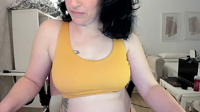 Snapshot of emmita69_ chatting on March 6, 2025, 7:10 pm emmita69  online show from March 6, 2025, 7:10 pm