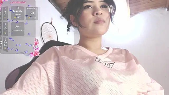 Amara18  online show from November 10, 2025, 4:28 pm