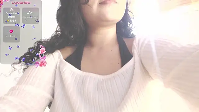 Amara18  online show from December 18, 2025, 2:28 am