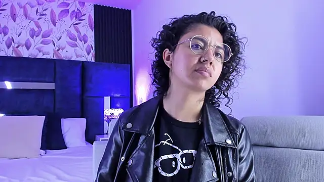 Amareto  online show from February 4, 2025, 1:48 pm