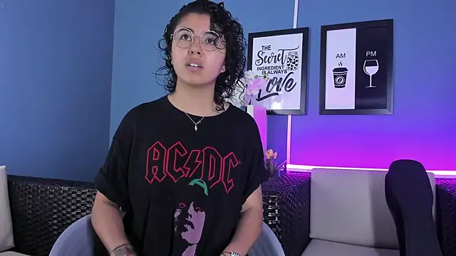 Amareto  online show from February 7, 2025, 3:19 pm