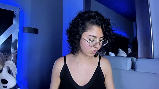 Amareto  online show from March 3, 2025, 5:18 pm