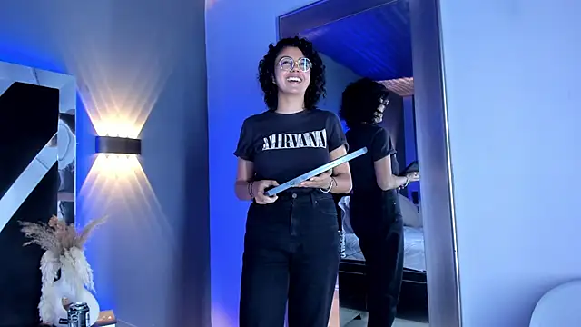 Amareto  online show from March 12, 2025, 5:28 pm