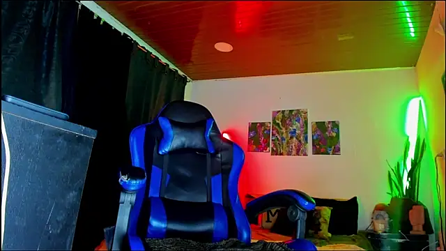 Snapshot of LatinMilk_ chatting on February 20, 2026, 6:26 am LatinMilk online show from February 20, 2026, 6:26 am