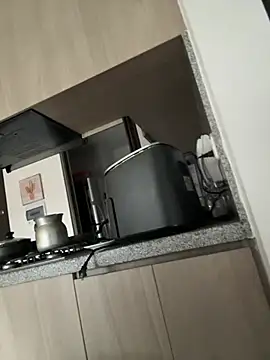 PetitLumiere online show from March 19, 2025, 10:31 pm