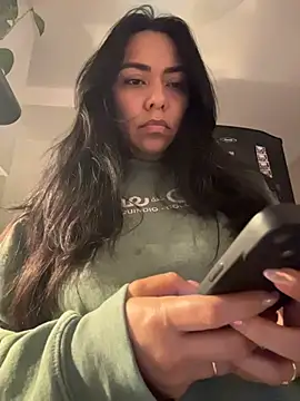 PetitLumiere online show from November 15, 2025, 6:00 am