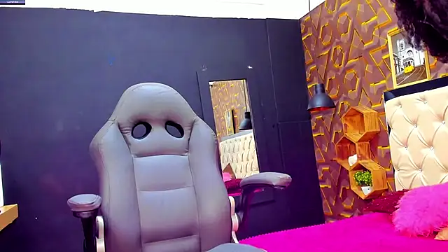 deyy madissonn online show from December 10, 2024, 7:54 pm