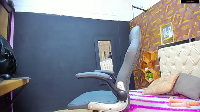 deyy madissonn online show from February 3, 2025, 8:35 pm