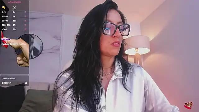 kira moon   online show from January 5, 2025, 2:06 am