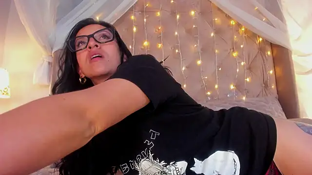 kira moon   online show from March 9, 2025, 11:35 pm