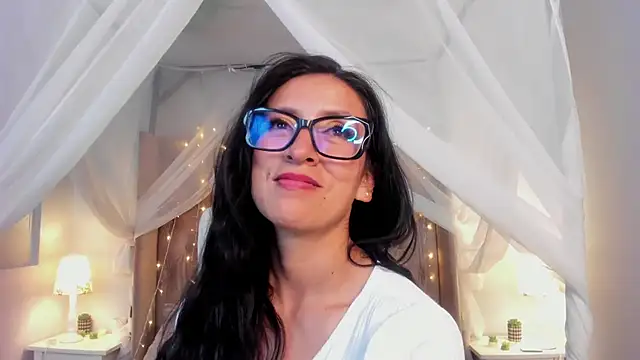 kira moon   online show from March 16, 2025, 11:25 pm