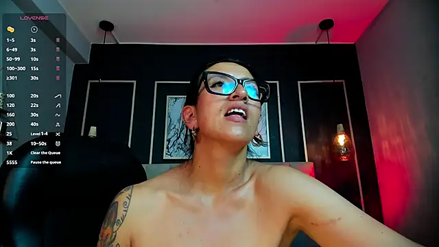 kira moon   online show from September 22, 2025, 9:06 pm