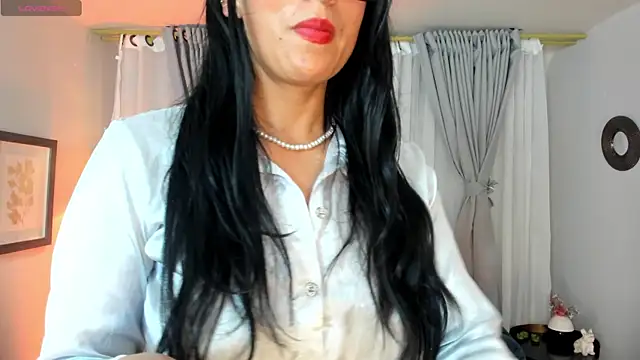 kira moon   online show from October 12, 2025, 8:19 pm