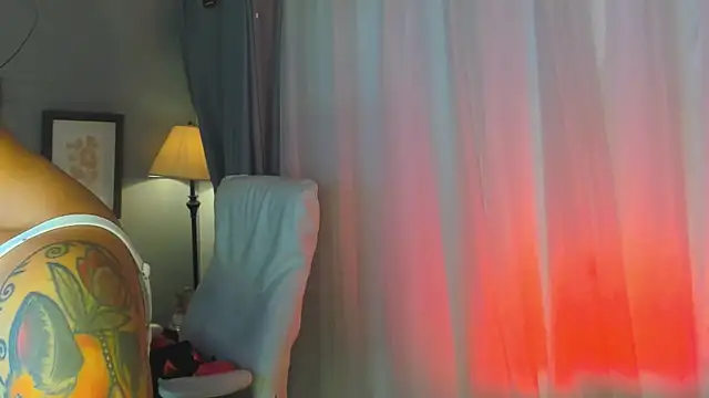 Snapshot of kira_moon__ chatting on February 10, 2026, 8:13 pm kira moon online show from February 10, 2026, 8:13 pm