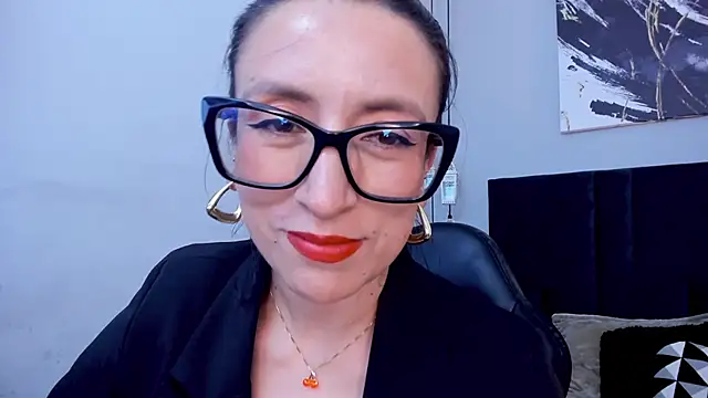 Snapshot of kira_moon__ chatting on February 13, 2026, 9:33 pm kira moon online show from February 13, 2026, 9:33 pm